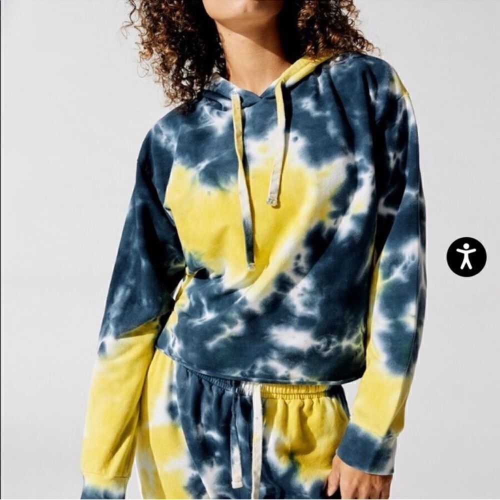 NWT Carbon 38 Tie Dye Crop Hoodie Pullover hooded sweatshirt yellow blue xs